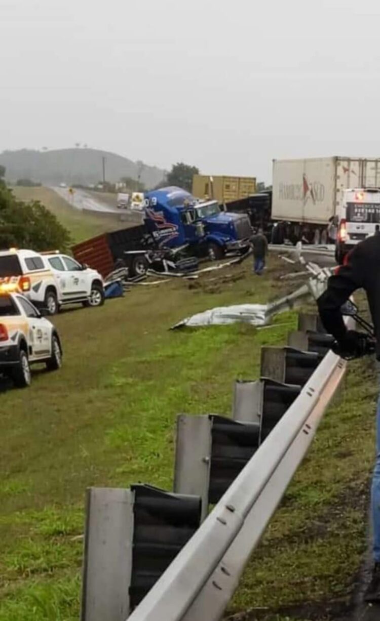 3 accidentes simultáneos en la Tampico-Mante. Zona rural de Altamira