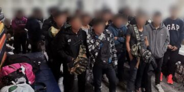 Rescatan a 67 migrantes; 57 son menores que viajaban solos