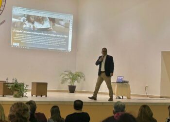 Imparte Fiscalía conferencia sobre el buen uso de redes