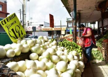 Califica líder antorchista de engaño el aumento salarial