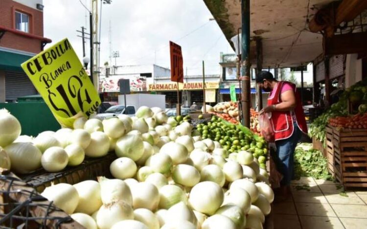 Califica líder antorchista de engaño el aumento salarial