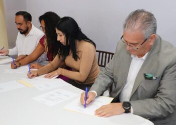 Reinstalan mesa espejo para prevención de adicciones