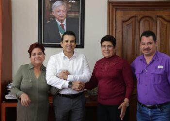 Lalo Gattas y lidere sindical restablecen dialogo para dar fin a conflicto laboral