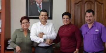 Lalo Gattas y lidere sindical restablecen dialogo para dar fin a conflicto laboral