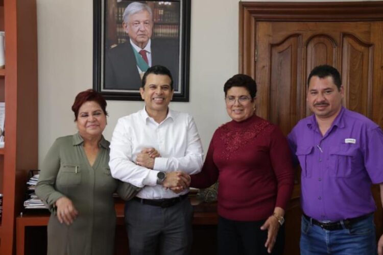 Lalo Gattas y lidere sindical restablecen dialogo para dar fin a conflicto laboral