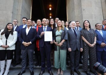 PRI, PRD y PAN impugnan ante la Corte ‘Plan B’ de reforma electoral de AMLO