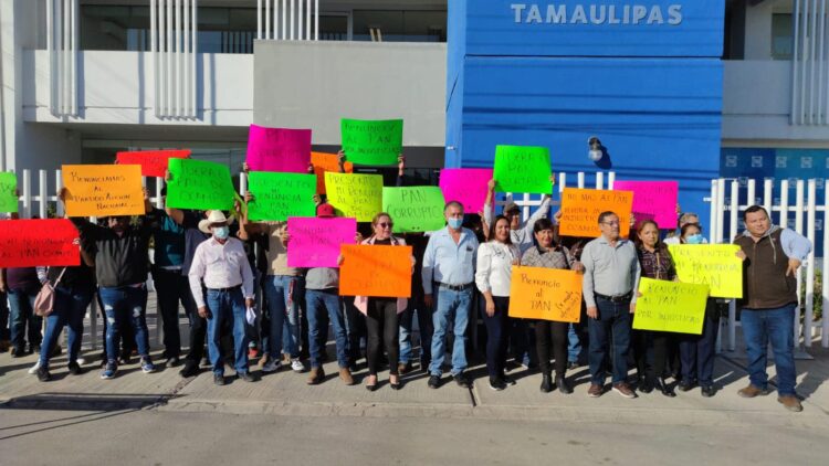 Renuncian al PAN militantes de Ocampo