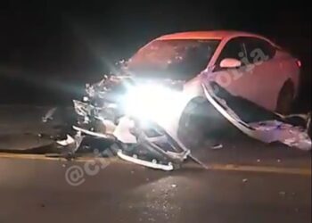 Choque con volcadura deja 5 lesionados
