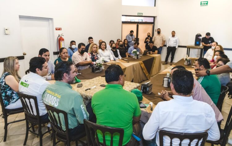 Cuenta con nosotros para ir casa por casa llevando tus propuestas, le dicen a Manuel Muñoz en Altamira.