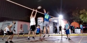 Magnificas jugadas en el torneo de voleibol varonil organizado por el ISSSTE