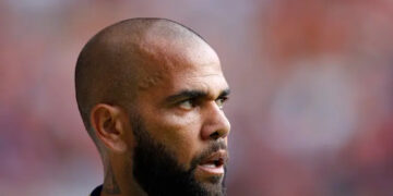 Oficial: Dani Alves deja de ser futbolista de Pumas