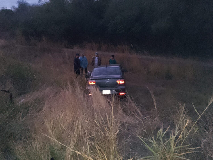 Conductor resulta herido al circular sin precaución