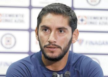 Jesús Corona sufre asalto afuera de las instalaciones de Cruz Azul