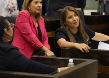 Expulsa PAN a diputadas por emitir su voto en su contra