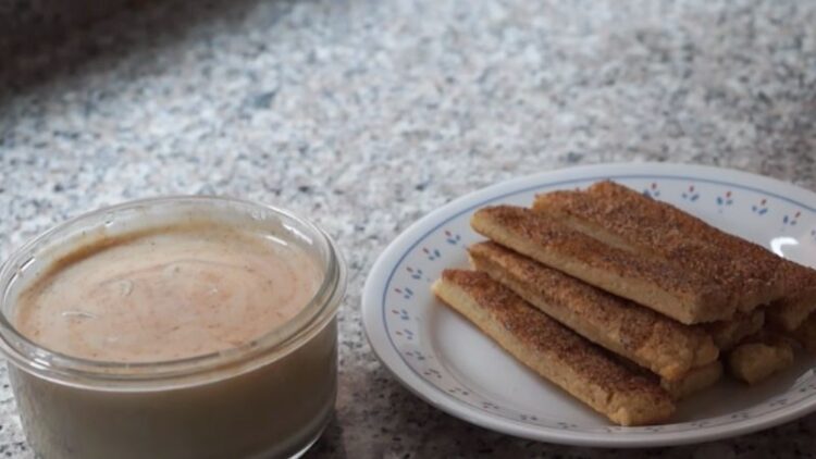 Aprende a preparar los palitos de pan y canela, como los de la pizzería con esta receta