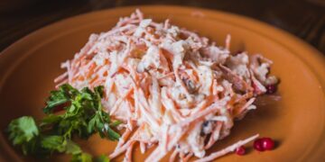 Ensalada cremosa de zanahoria, prueba esta deliciosa versión del clásico postre