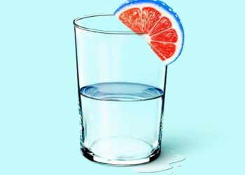 ¿Qué beneficios tiene tomar agua natural todos los días?