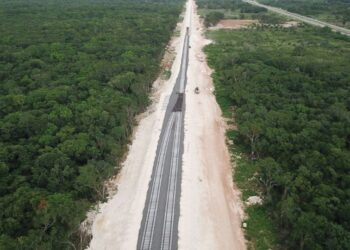 AMLO supervisa Tramo 5 del Tren Maya y Aeropuerto de Tulum