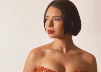 Ángela Aguilar posa frente al espejo con prendas de lencería de la marca de Rihanna y conquista la red