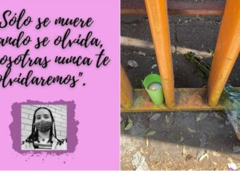 Entre flores, veladoras y desconcierto: Prepa 2 regresa a clases tras la muerte de Alexandra