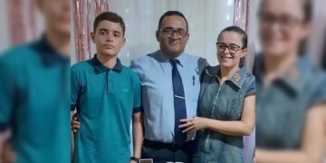 Una pareja muere heroicamente tratando de salvar a su hijo que se ahogaba en la playa