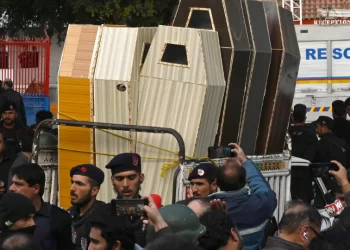 Drama en Pakistán: ataque terrorista en una mezquita deja al menos 34 muertos y 150 heridos