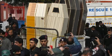 Drama en Pakistán: ataque terrorista en una mezquita deja al menos 34 muertos y 150 heridos