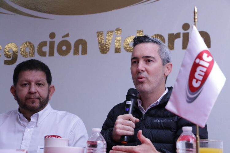 “JR” plantea ante empresarios capitalinos sus ejes de campaña