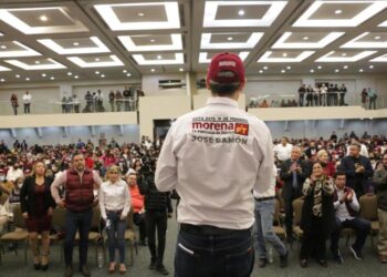 Universitarios están con JR