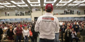 Universitarios están con JR