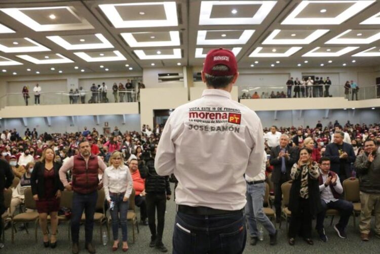 Universitarios están con JR