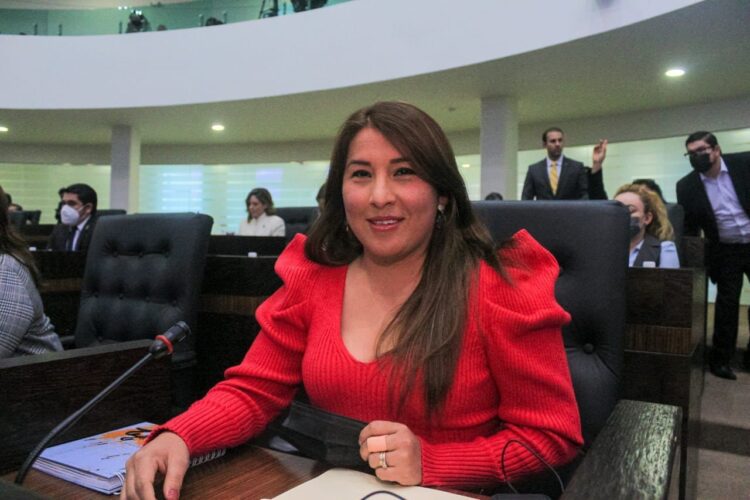 Mujeres podrán exigir compañía en los partos