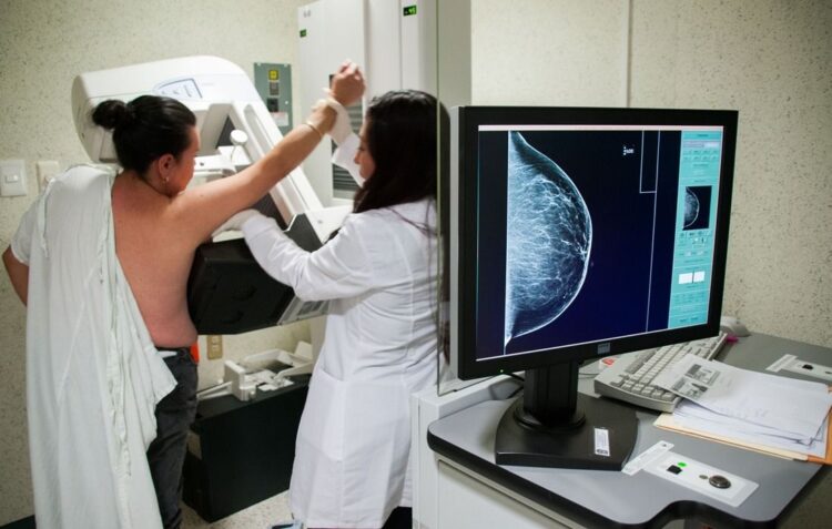 Aumentan casos de cáncer de mama en el estado