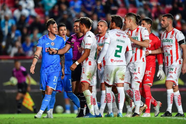 Necaxa alarga mal arranque de Cruz Azul