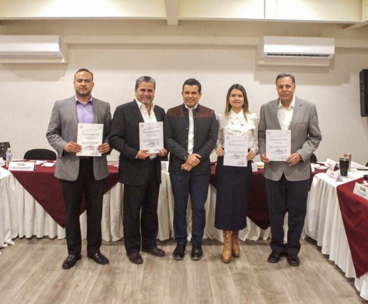 Cabildo de Victoria entregó nombramientos a nuevos funcionarios