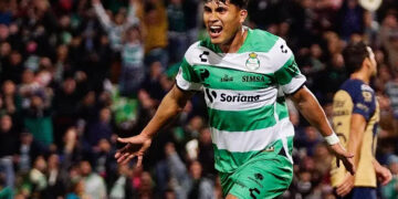 Santos se desquita goleando a Pumas