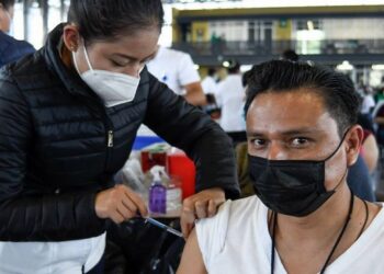 Gobierno federal exhorta a vacunarse contra el Covid-19 ante el posible aumento de casos
