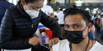 Gobierno federal exhorta a vacunarse contra el Covid-19 ante el posible aumento de casos