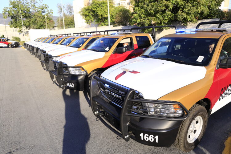 Entregan más patrullas a la Guardia Estatal