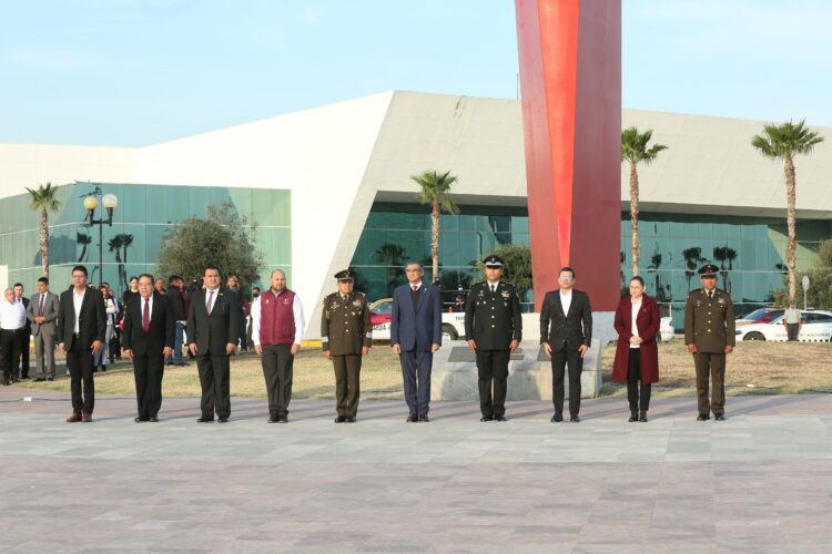 Exhorta gobernador a trabajadores del gobierno a mejorar la atención del servicio público