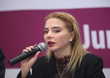 Carla Humphrey se registra como aspirante a consejera presidenta del INE