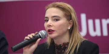 Carla Humphrey se registra como aspirante a consejera presidenta del INE