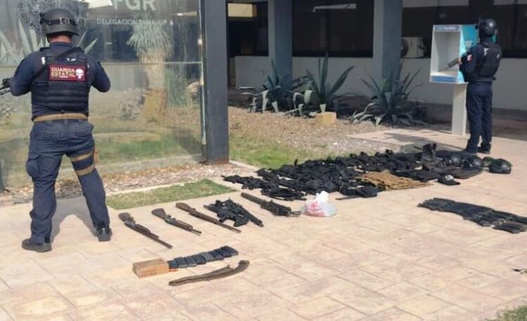 Detienen sujeto con arsenal y equipo táctico dentro de su ´Troka´
