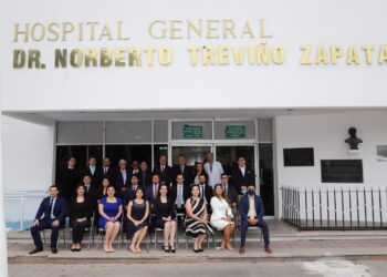 Reciben constancia 17 médicos especialistas del Hospital General de Victoria