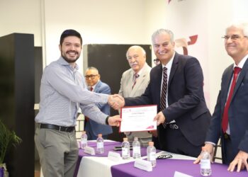 Entrega Hospital Infantil una generación más de especialistas