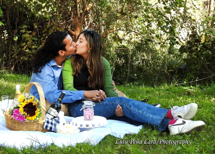 Andrea y Abraham festejan su 3er. mes de noviazgo en el Río San Marcos