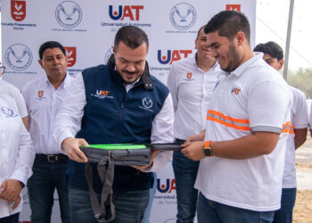 Entrega el Rector equipo de RCP a Brigada de Primeros Auxilios de la Preparatoria Mante