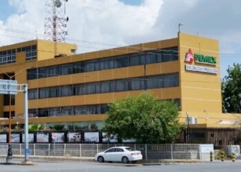 Pemex deberá indemnizar a chofer despedido con salarios caídos desde el 2015