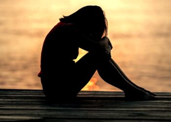 Sentirse solo aumenta el riesgo de sufrir Alzheimer