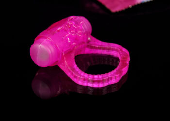 Anillo vibrador para el pene ¿Qué es y cómo usarlo?